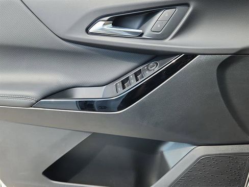 Used 2026 Chevrolet Equinox LT w/ Safety and Technology Package image 6