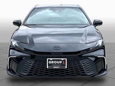 Used 2025 Toyota Camry SE w/ Convenience Package FWD image 4