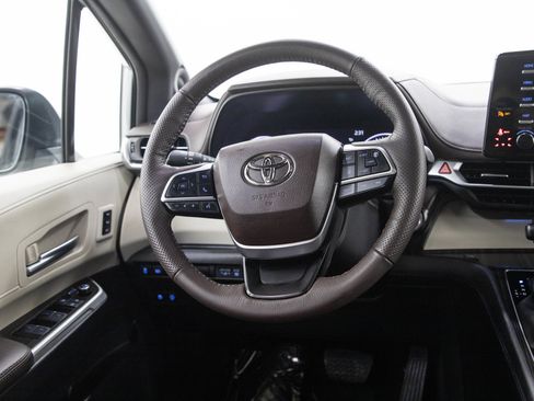 Used 2024 Toyota Sienna Platinum AWD/4WD image 20