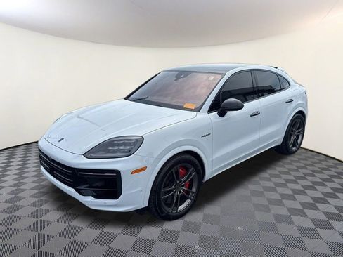 Used 2025 Porsche Cayenne Turbo AWD/4WD image 1