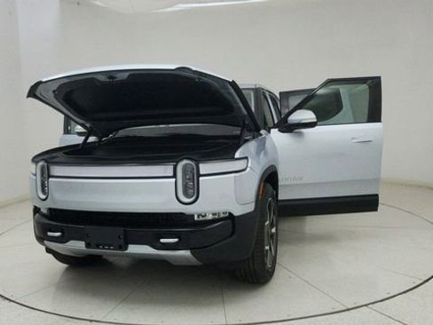 Used 2023 Rivian R1T Adventure image 10