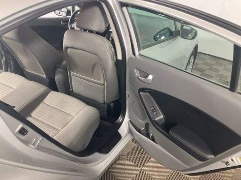 Used 2017 Kia Forte LX image 17