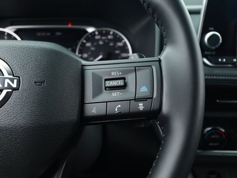 Used 2025 Nissan Rogue SV AWD/4WD image 14