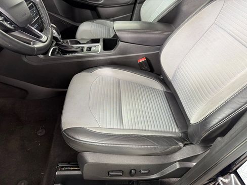 Used 2019 Ford Escape SE image 12