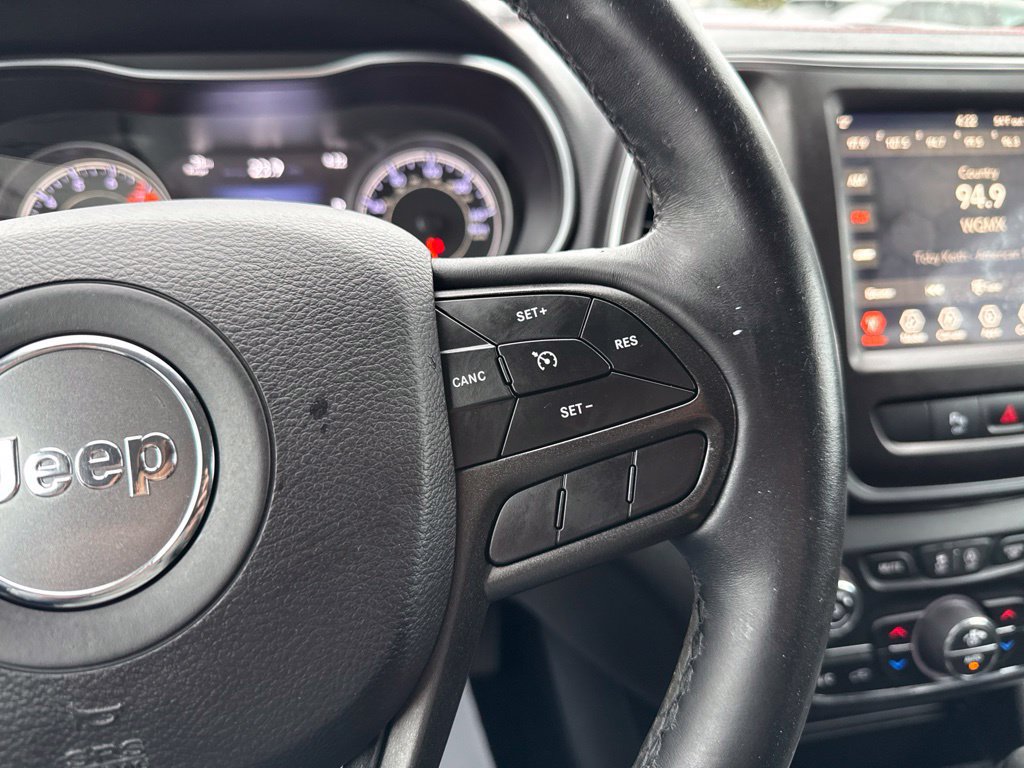Used 2019 Jeep Cherokee Trailhawk w/ Cold Weather Group AWD/4WD image 32