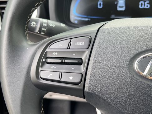 Used 2025 Hyundai Venue SEL FWD image 19