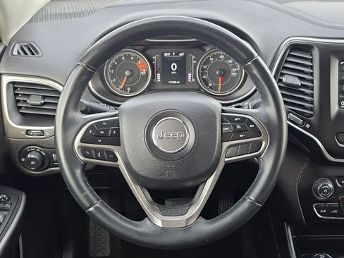 Used 2019 Jeep Cherokee Latitude Plus w/ Comfort/Convenience Group AWD/4WD image 22