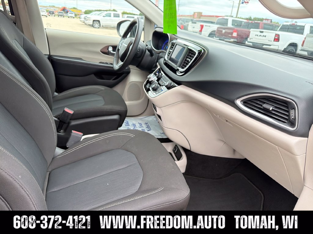 Used 2023 Chrysler Voyager LX FWD image 34