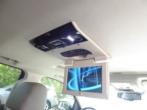 Used 2015 Chevrolet Suburban LTZ AWD/4WD image 16