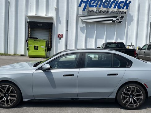 Used 2024 BMW 760i xDrive AWD/4WD image 7
