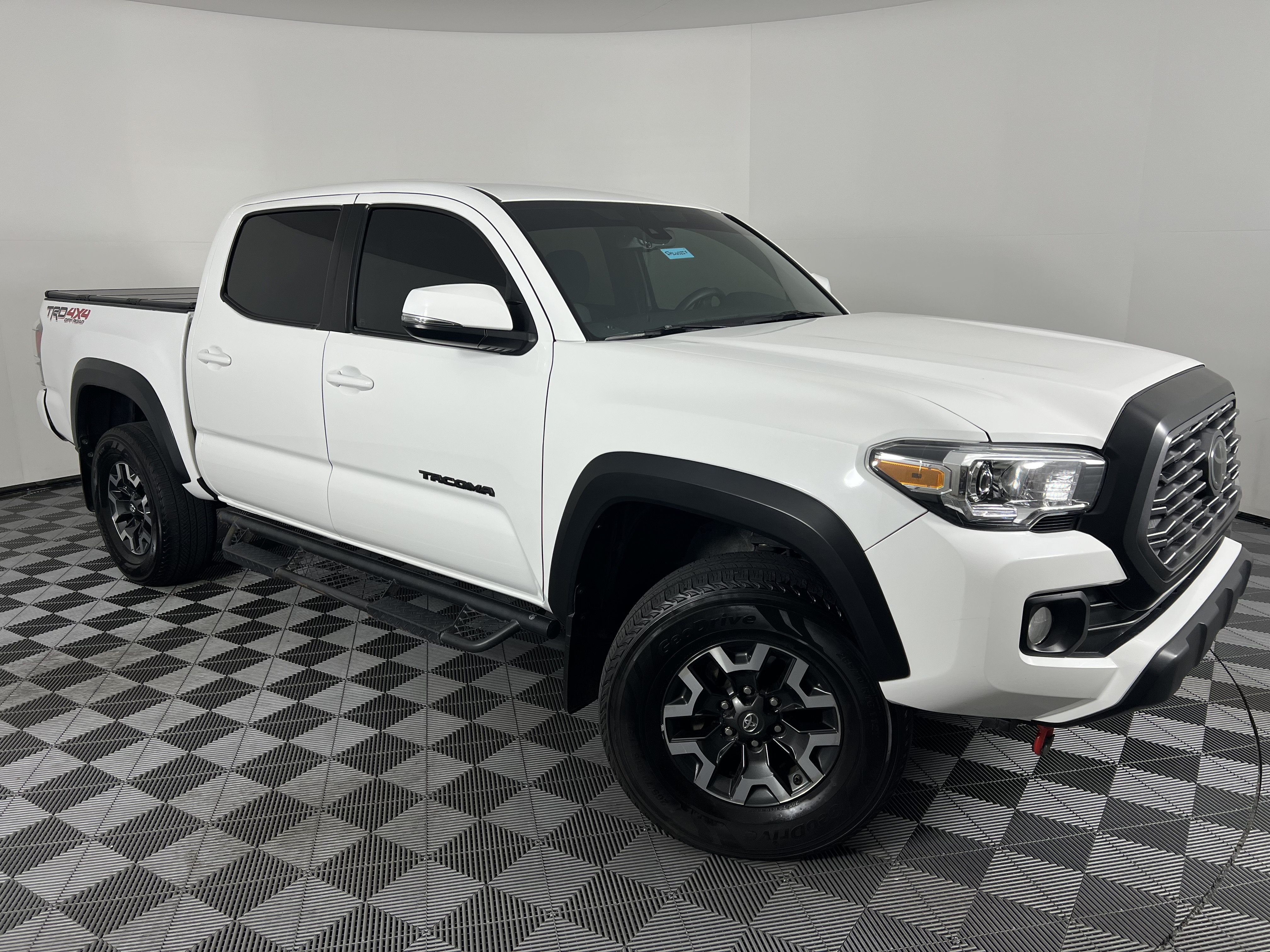 Used 2020 Toyota Tacoma TRD Off-Road w/ Technology Package AWD/4WD image 2