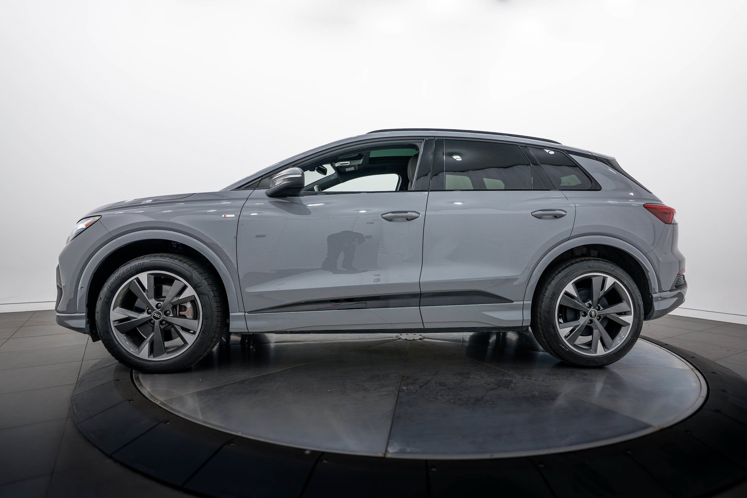 Certified 2024 Audi Q4 e-tron Premium Plus AWD/4WD image 7