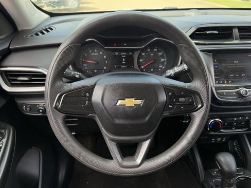 Used 2023 Chevrolet TrailBlazer LS FWD image 14