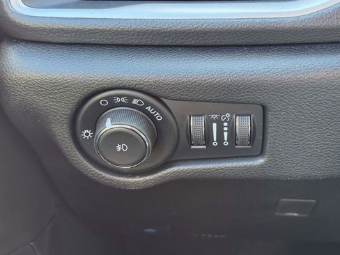 New 2026 Chrysler Pacifica Select FWD image 26