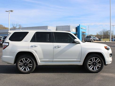 Used 2018 Toyota 4Runner Limited image 11