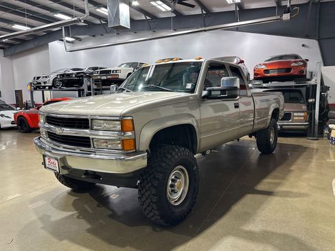 Used 1998 Chevrolet Silverado 2500 4x4 Extended Cab w/ Preferred Equipment Group 2 image 33