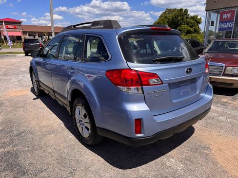 Used 2010 Subaru Outback 2.5i AWD/4WD image 4