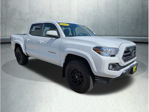 Used 2019 Toyota Tacoma SR5 AWD/4WD image 8