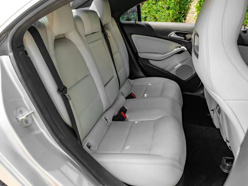 Used 2018 Mercedes-Benz CLA 250 4MATIC image 42