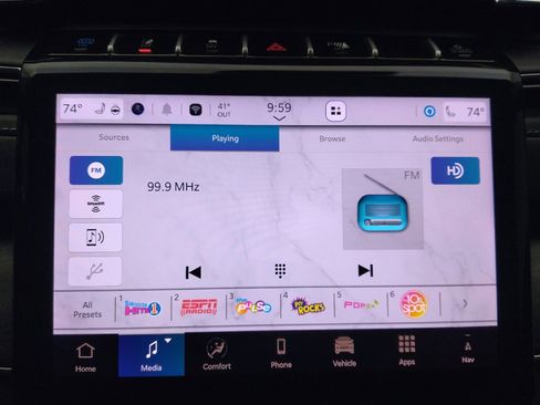 Used 2024 GMC Terrain SLT image 25