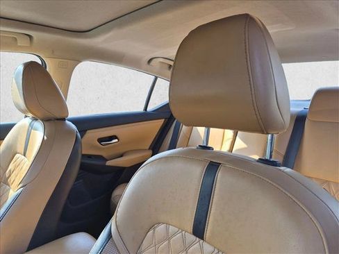 Used 2022 Nissan Sentra SV w/ SV Premium Package FWD image 5