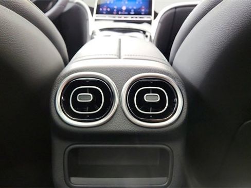 Used 2025 Mercedes-Benz GLC 300 image 36