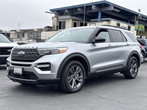 Certified 2023 Ford Explorer XLT w/ Equipment Group 202A RWD image 4