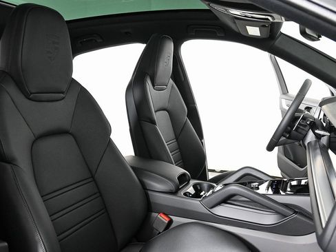 New 2026 Porsche Cayenne Coupe image 28