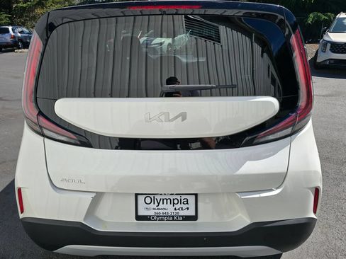 Used 2023 Kia Soul LX FWD image 5