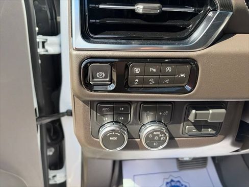New 2026 GMC Yukon Elevation w/ Elevation Premium Package AWD/4WD image 21