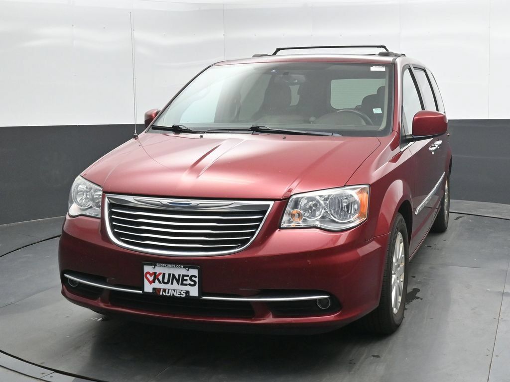 Used 2016 Chrysler Town & Country Touring w/ Driver Convenience Group FWD image 6