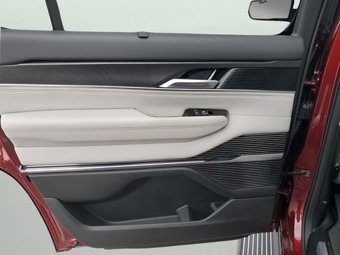 New 2026 Jeep Grand Wagoneer Summit image 18