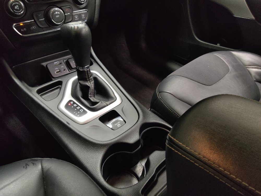 Used 2018 Jeep Cherokee Latitude Plus FWD image 26