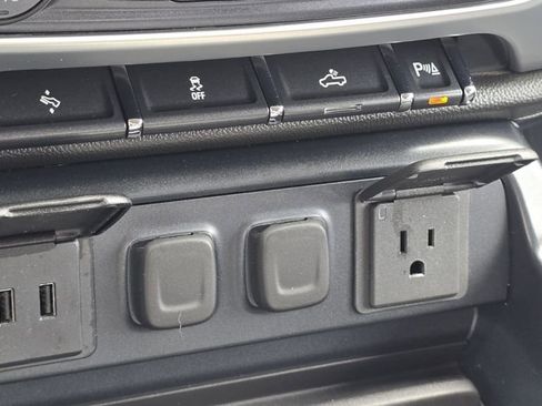 Used 2018 GMC Sierra 1500 SLE w/ SLE Value Package image 9