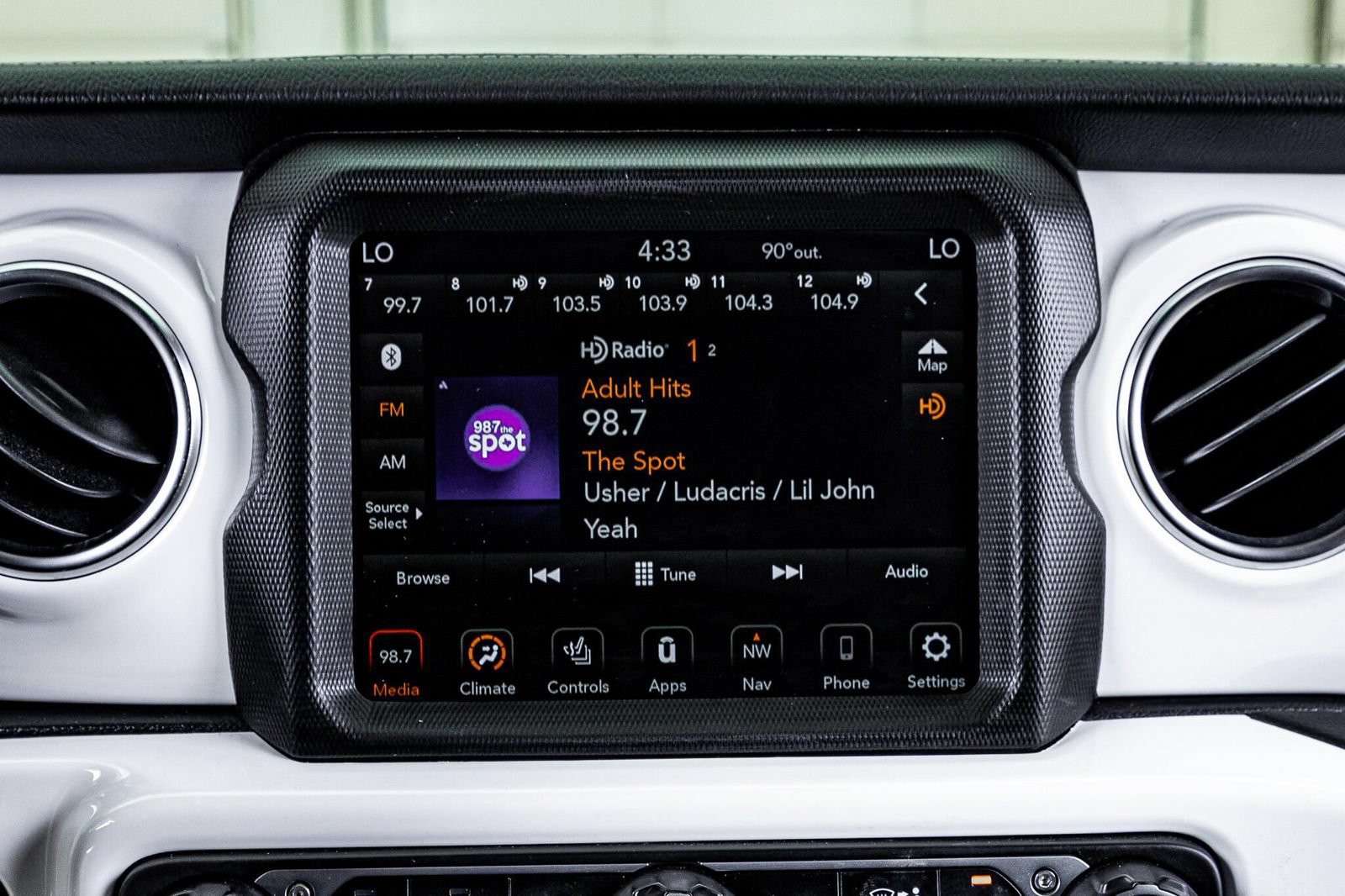 Used 2022 Jeep Wrangler Unlimited Sahara w/ Cold Weather Group AWD/4WD image 21