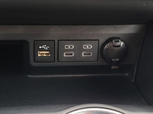 Used 2024 Toyota Highlander LE image 25