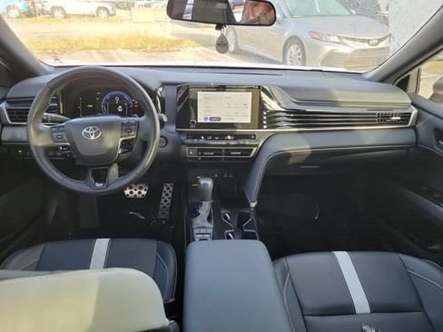 Used 2025 Toyota Camry SE FWD image 9