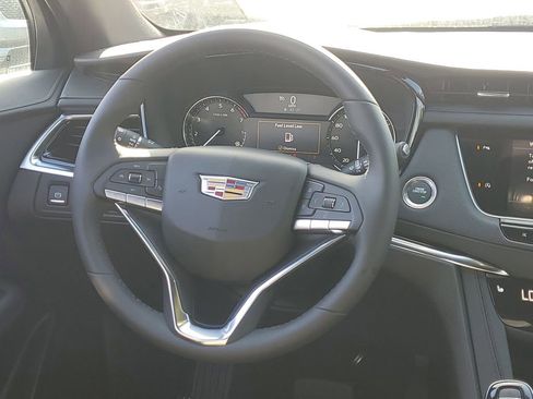 New 2025 Cadillac XT6 Luxury image 14