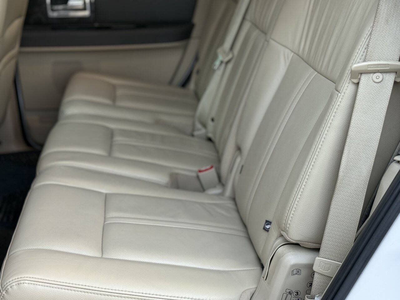 Used 2015 Lincoln Navigator 2WD w/ Equipment Group 101A Reserve image 9