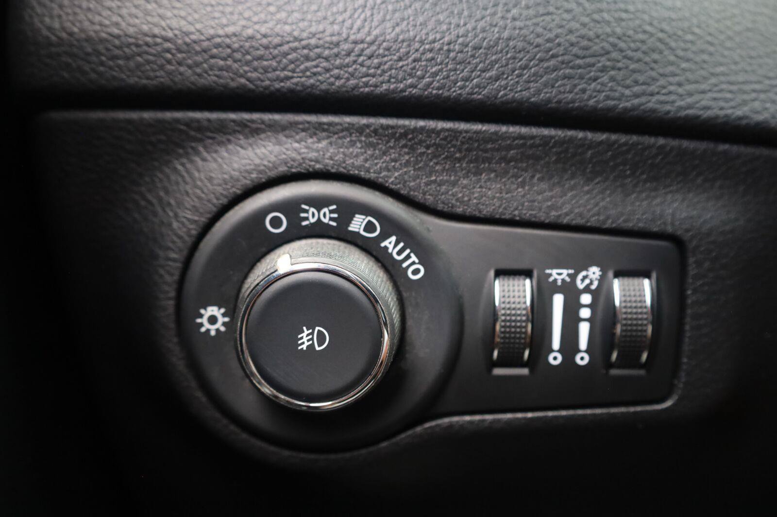 Used 2019 Jeep Compass Latitude FWD image 34