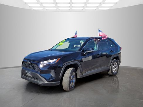 Used 2025 Toyota RAV4 XLE AWD/4WD image 8