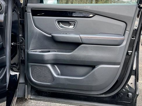 Used 2025 Honda Pilot TrailSport image 22