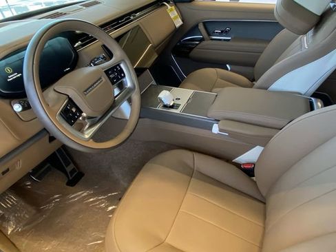 New 2025 Land Rover Range Rover SV image 4