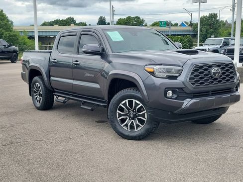 Used 2021 Toyota Tacoma TRD Sport w/ TRD Premium Sport Package AWD/4WD image 21