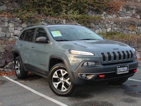 Used 2015 Jeep Cherokee Trailhawk w/ Comfort/Convenience Group image 4