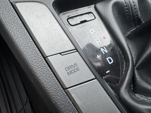 Used 2018 Hyundai Elantra SEL image 28