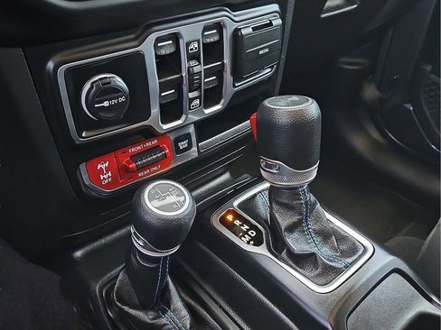 Used 2023 Jeep Wrangler Unlimited Rubicon 4xe w/ Cold Weather Group AWD/4WD image 18