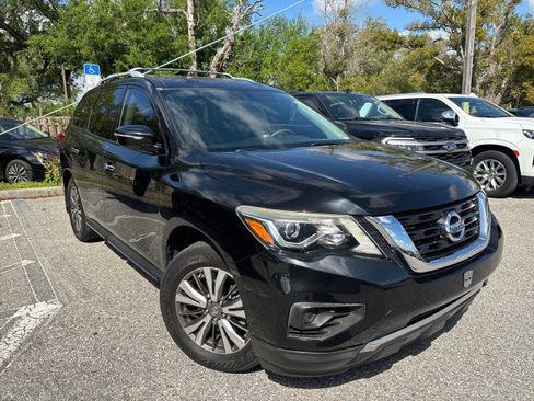 Used 2018 Nissan Pathfinder S image 4