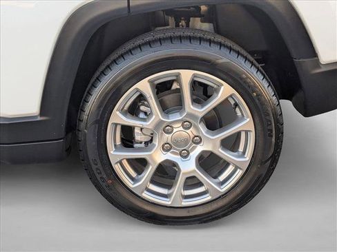 Used 2022 Jeep Compass Latitude w/ Sun and Sound Group image 23