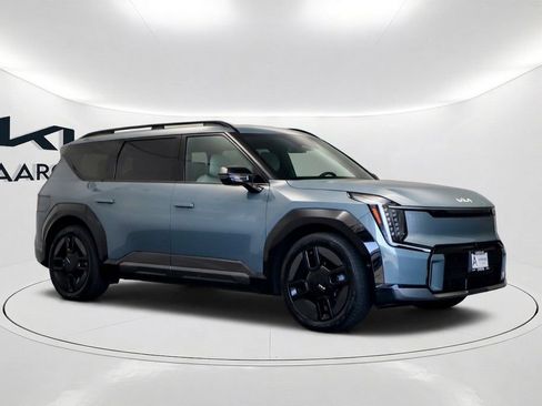 Certified 2024 Kia EV9 GT-Line AWD/4WD image 3